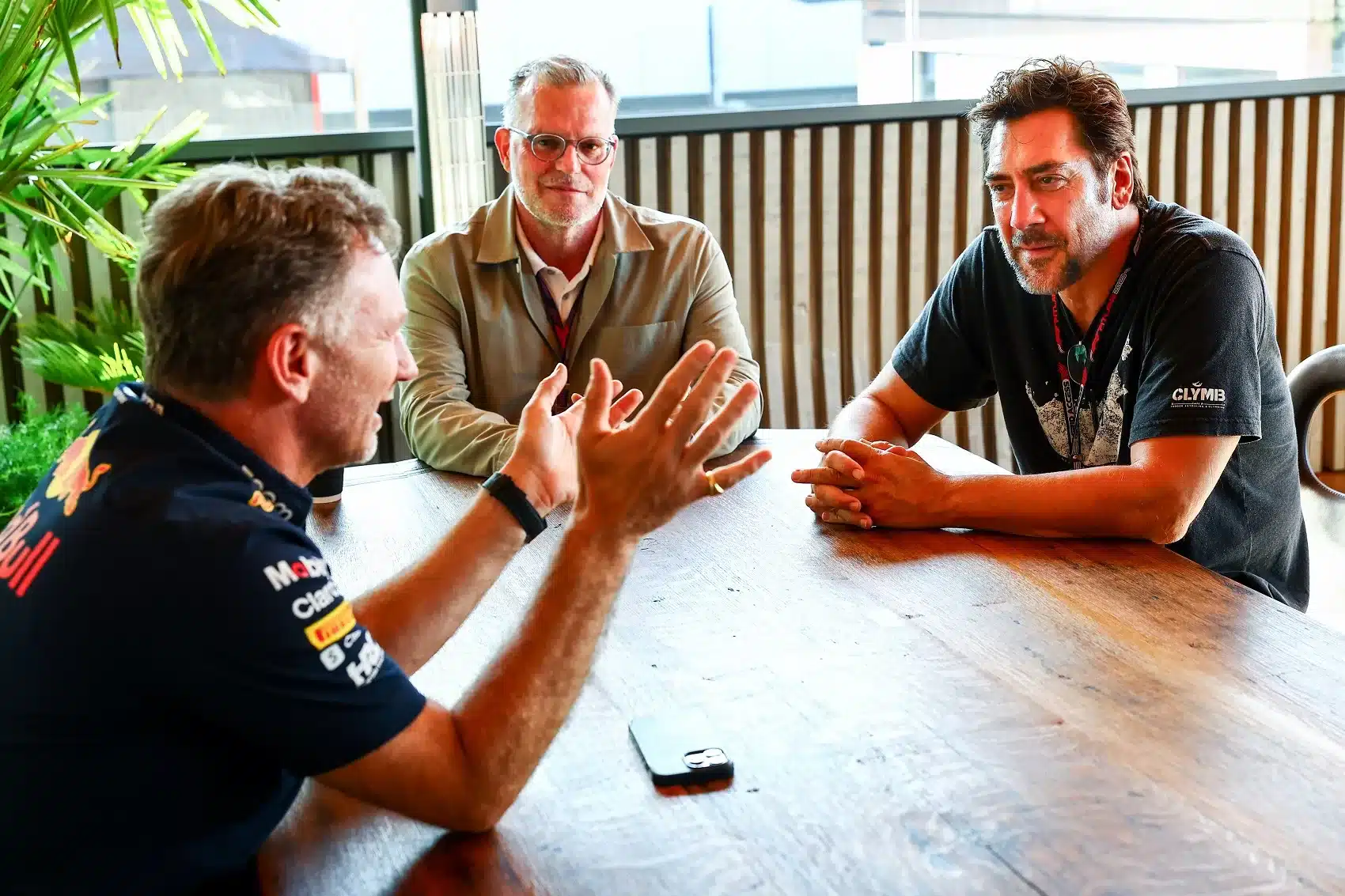 Brad Pitt csapatának tulajdonosa James Bond ellenfele volt korábban